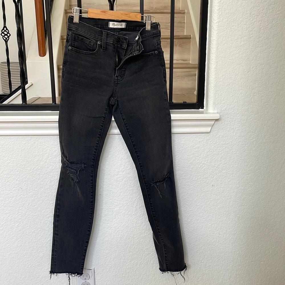 9" Mid-Rise Skinny Jeans in Black Sea